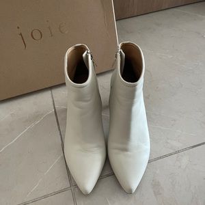 Joie white booties